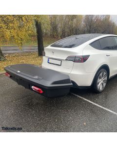Tesla Model Y med Thule Arcos XL bagasjeboks