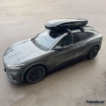 Thule Motion 3 XL Low + Thule EVO Wingbar Edge - Ford Mustang Mach-e