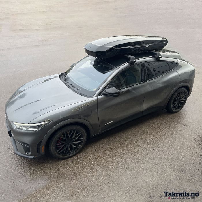 Thule Motion 3 XL Low + Thule EVO Wingbar Edge - Ford Mustang Mach-e