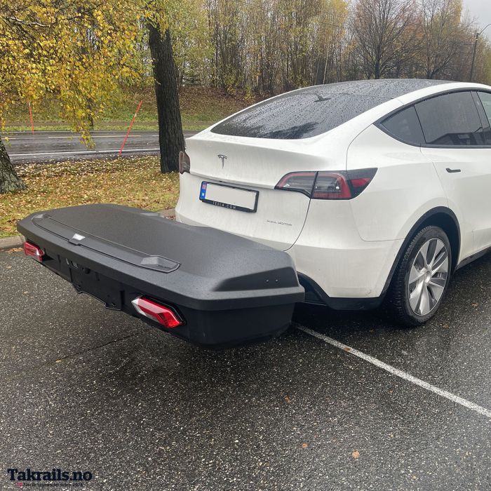Tesla Model Y med Thule Arcos XL bagasjeboks